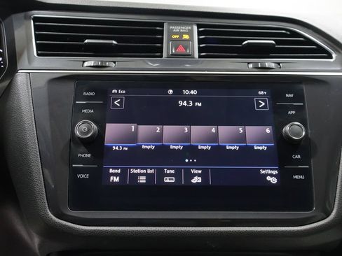 Used 2020 Volkswagen Tiguan SEL AWD/4WD image 24