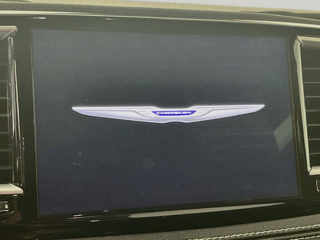 Used 2024 Chrysler Pacifica Limited FWD image 24