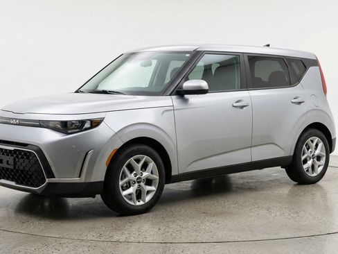Used 2025 Kia Soul LX w/ LX Technology Package image 3