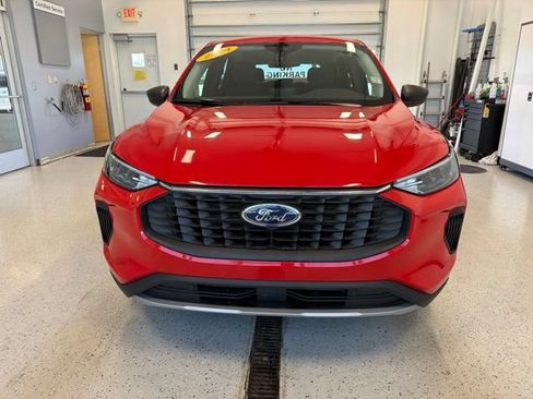 Used 2024 Ford Escape Active AWD/4WD image 3