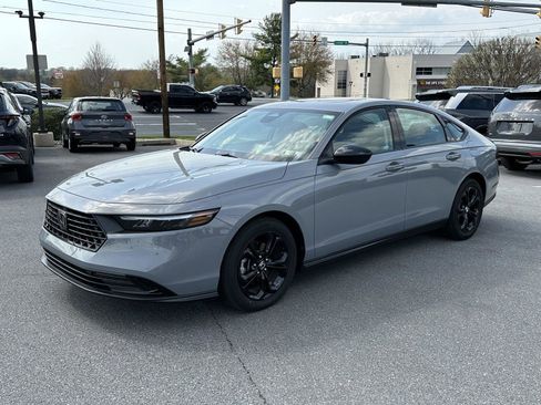 Used 2025 Honda Accord SE image 4