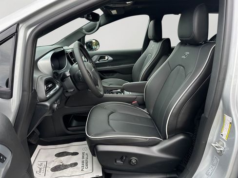 New 2026 Chrysler Pacifica Limited w/ S Appearance Package image 24