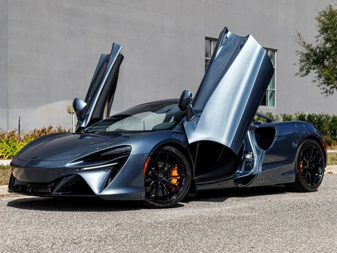 New 2026 McLaren Artura RWD image 32