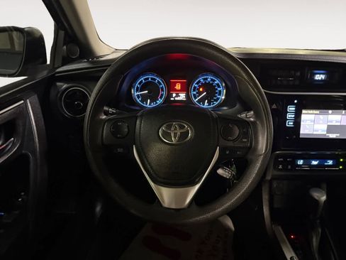 Used 2018 Toyota Corolla LE image 19