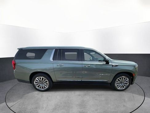 Used 2023 GMC Yukon XL Denali Ultimate AWD/4WD image 8