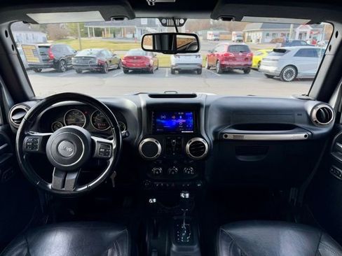 Used 2017 Jeep Wrangler Unlimited Sahara image 20