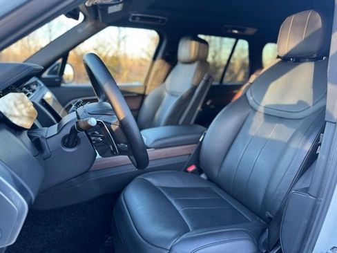 Certified 2025 Land Rover Range Rover SE AWD/4WD image 11
