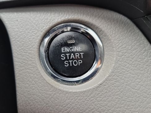 Certified 2020 Toyota Sienna XLE FWD image 32