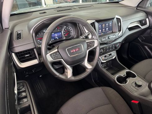 Used 2024 GMC Terrain SLE FWD image 3