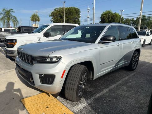 Used 2022 Jeep Grand Cherokee Overland AWD/4WD image 16