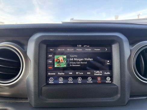 Used 2018 Jeep Wrangler Sport image 22