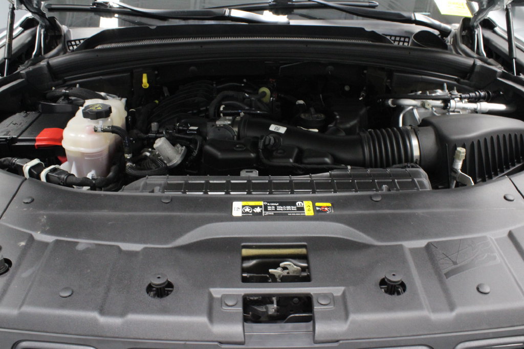Used 2023 Jeep Grand Cherokee Altitude AWD/4WD image 16