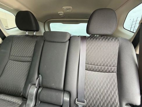 Used 2019 Nissan Rogue SV FWD image 8