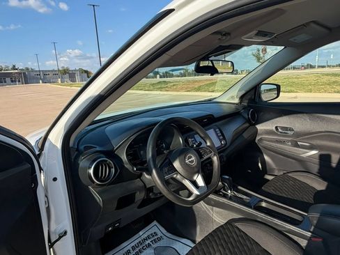 Used 2022 Nissan Kicks SV FWD image 24