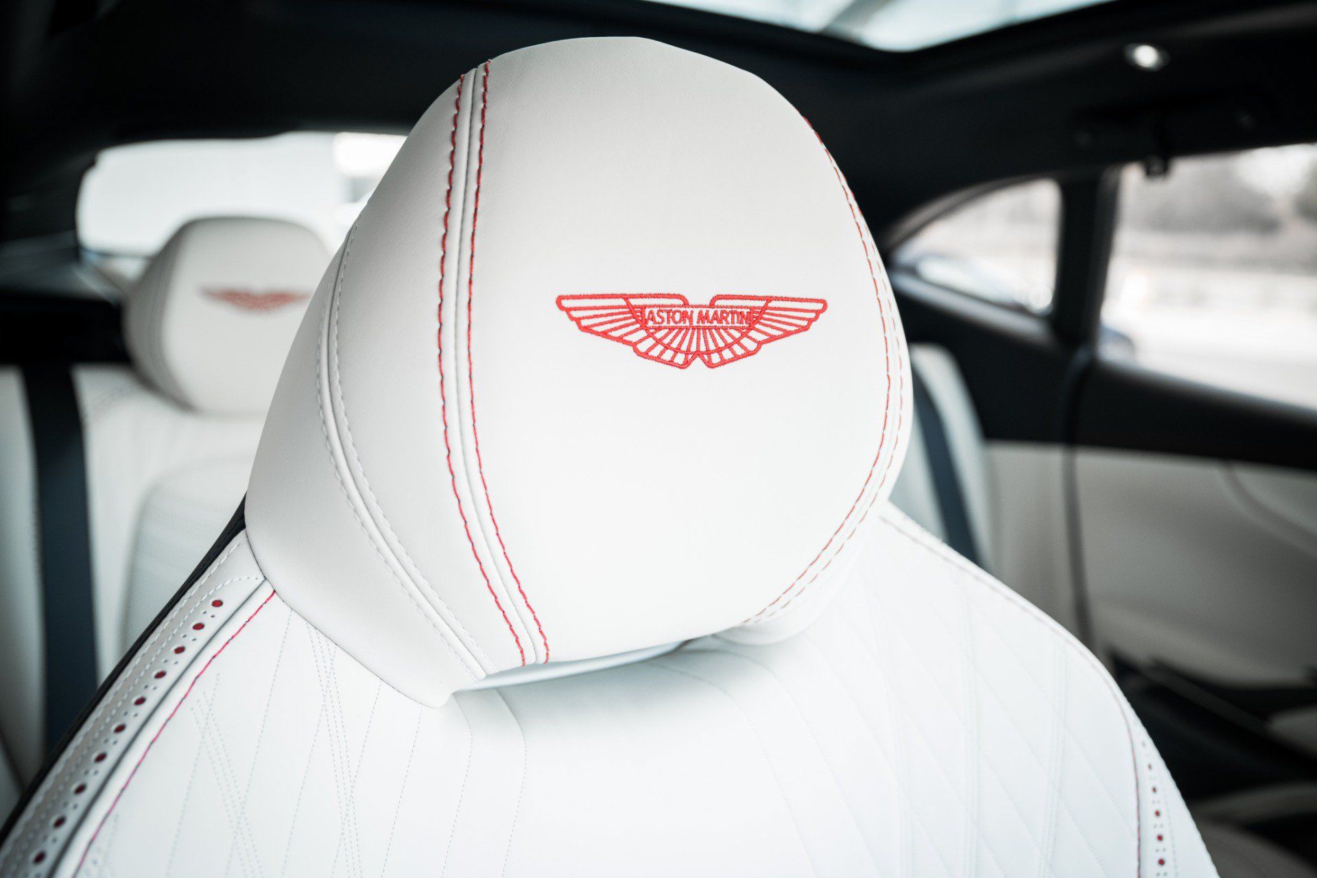 Used 2022 Aston Martin DBX AWD/4WD image 5
