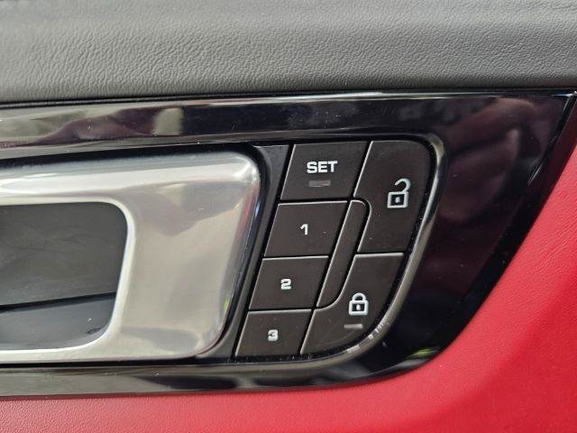 Used 2022 Porsche Cayenne Turbo S AWD/4WD image 33