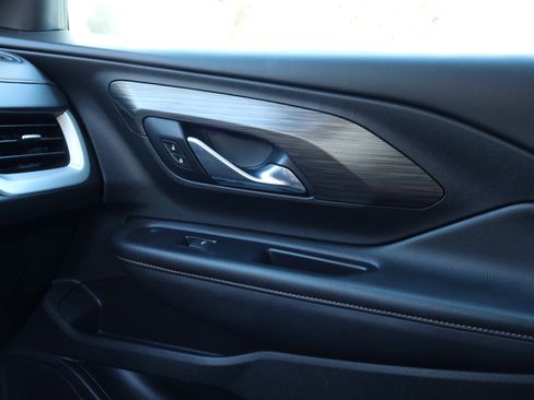 Used 2020 GMC Terrain SLT image 13