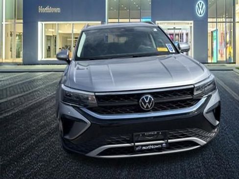 Used 2024 Volkswagen Taos SE AWD/4WD image 11