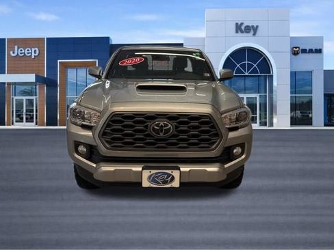 Used 2020 Toyota Tacoma TRD Sport image 11