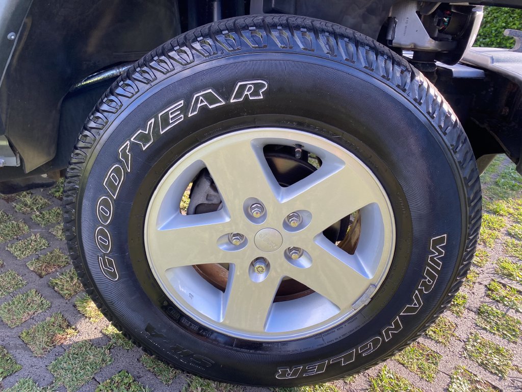 Used 2018 Jeep Wrangler Sport AWD/4WD image 9