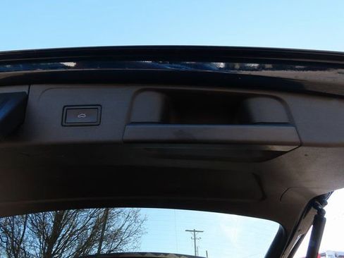 Used 2023 Volkswagen Atlas SE image 22