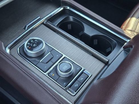 Used 2024 Ford Expedition Limited image 21