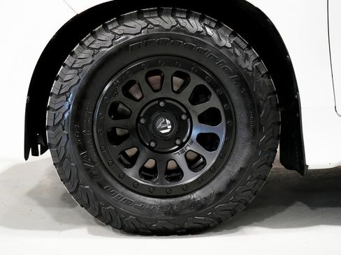 Used 2017 Lexus LX 570 4WD image 36