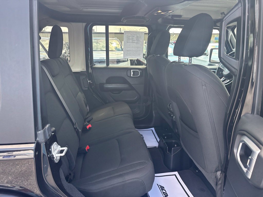 Used 2020 Jeep Wrangler Unlimited Sahara AWD/4WD image 37