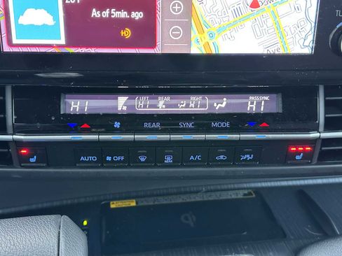 Used 2023 Toyota Sienna XSE image 28