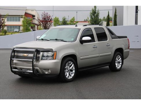 Used 2008 Chevrolet Avalanche LTZ w/ LTZ Preferred Equipment Group AWD/4WD image 1