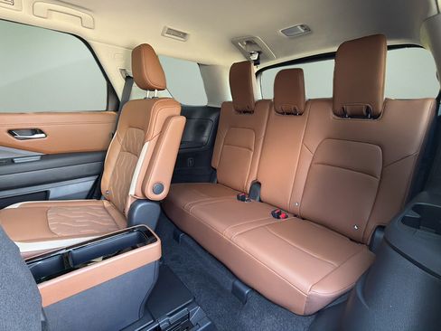 New 2026 Nissan Pathfinder Platinum AWD/4WD image 17