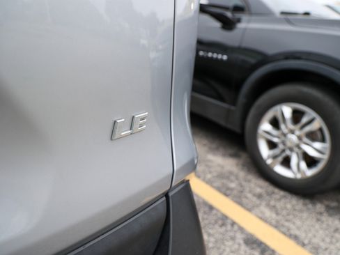 Used 2019 Toyota RAV4 LE FWD image 12