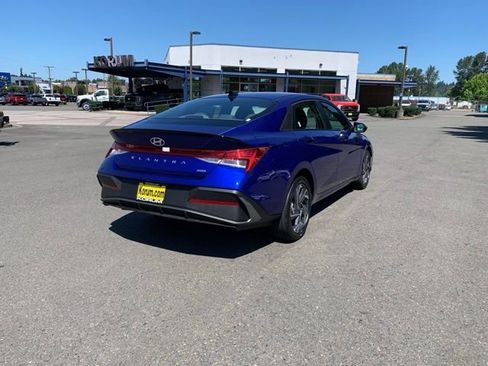 New 2025 Hyundai Elantra SEL image 5
