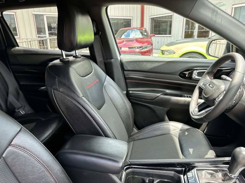 Used 2025 Jeep Compass Trailhawk w/ Trailer Tow Group AWD/4WD image 10