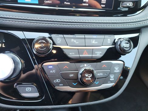 New 2026 Chrysler Pacifica Select image 5