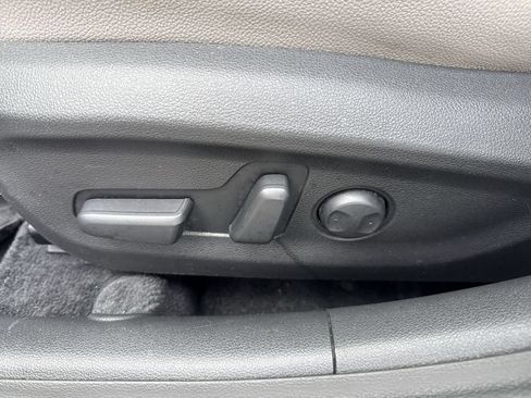 Used 2017 Hyundai Elantra Limited w/ Limited Tech Package 04 FWD image 10