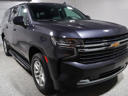 Used 2023 Chevrolet Suburban LT image 5
