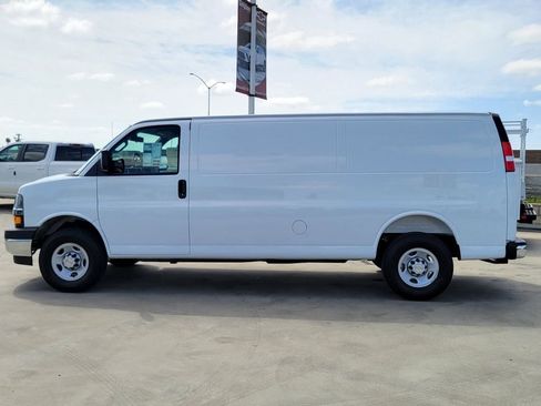New 2026 Chevrolet Express 3500 Extended RWD image 21