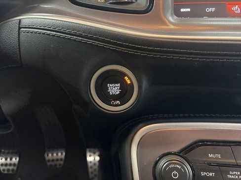 Used 2022 Dodge Challenger R/T w/ Plus Package image 21