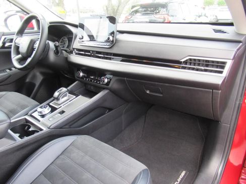 Used 2023 Mitsubishi Outlander SE AWD/4WD image 11