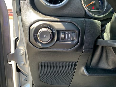 Used 2021 Jeep Wrangler Unlimited Sahara w/ Uconnect 4C Nav & Sound Group AWD/4WD image 32