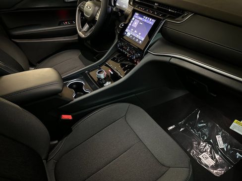 New 2025 Jeep Grand Cherokee L Laredo w/ Luxury Tech Group I image 16