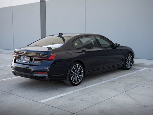 Used 2020 BMW 740i xDrive w/ M Sport Package AWD/4WD image 11