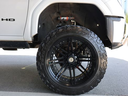 Used 2024 GMC Sierra 2500 Denali Ultimate w/ Snow Plow Prep/Camper Package image 6