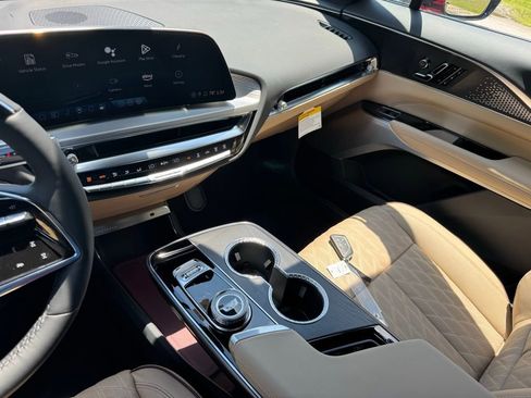 New 2025 Cadillac Lyriq Sport image 29