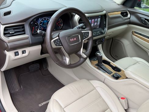 Used 2017 GMC Acadia Denali w/ Technology Package AWD/4WD image 4