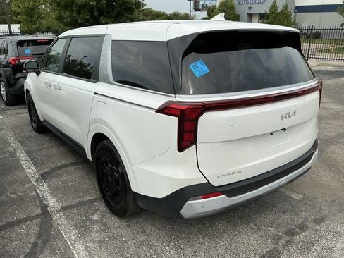Used 2025 Kia Carnival FWD image 11