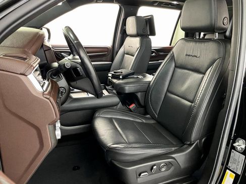 Used 2021 GMC Yukon Denali w/ Denali Ultimate Package AWD/4WD image 30