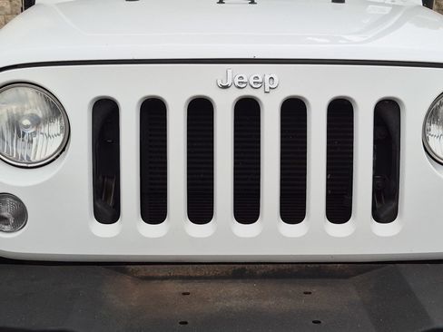 Used 2015 Jeep Wrangler Sport AWD/4WD image 9