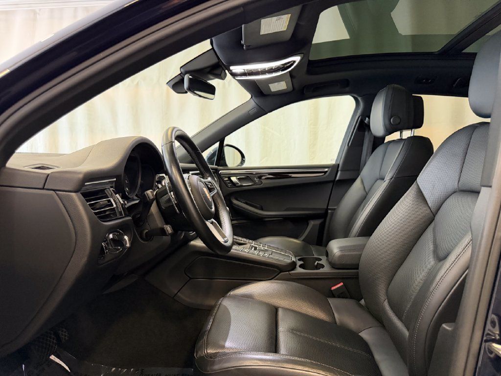 Certified 2020 Porsche Macan AWD/4WD image 5